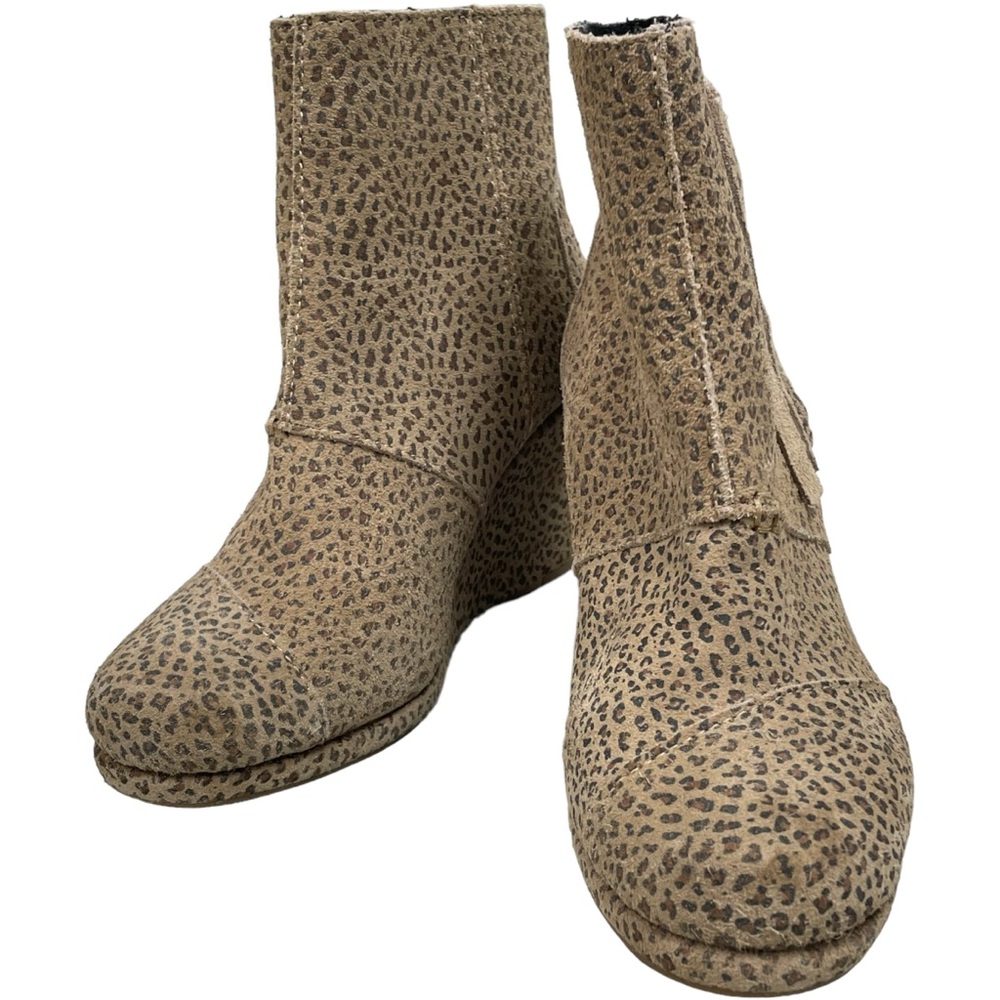 Toms Desert Wedge Like Cheetah Print side zip ankle boots. Sz 6.5. Like new.